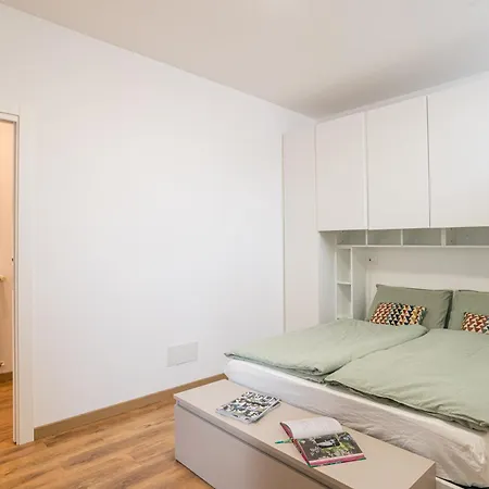 Guesthost - Bright And New 1br With Ac