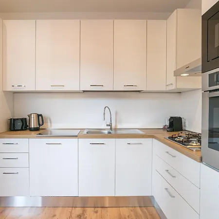 Apartment Guesthost - Bright And New 1br With Ac